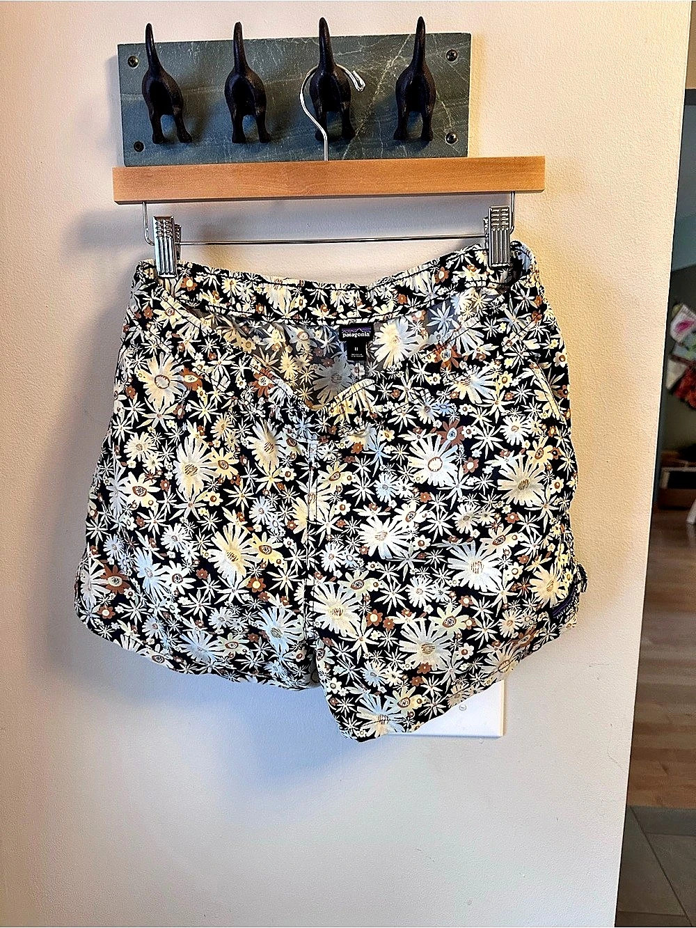 Patagonia Floral Shorts Size Medium Like New